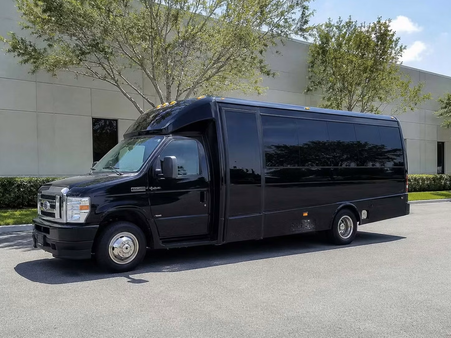 suisun city 18 passenger minibus rental